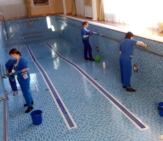 Услуги по чистке бассейнов